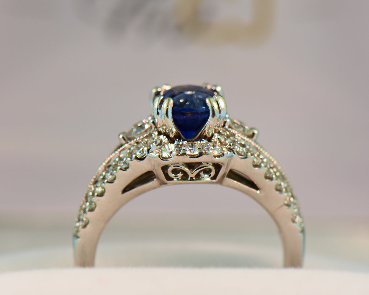 Vintage-Inspired Ring with Top Quality Ceylon Sapphire