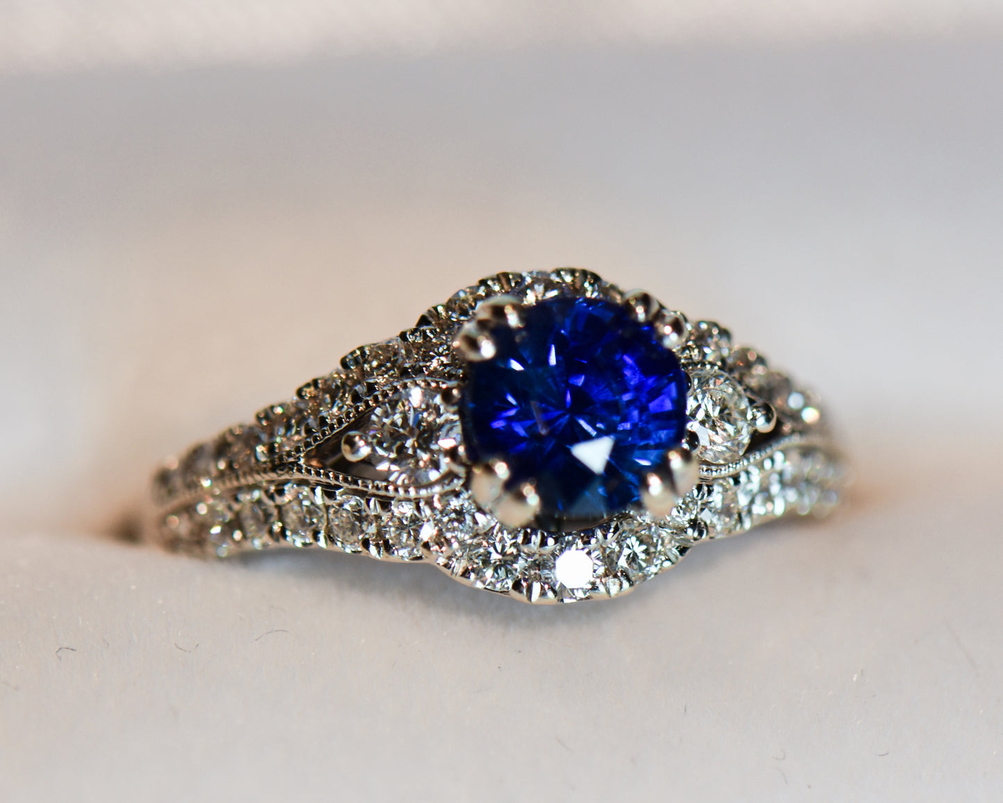 Vintage-Inspired Ring with Top Quality Ceylon Sapphire