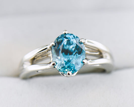 Gemmy Blue Zircon Split Shank White Gold Ring