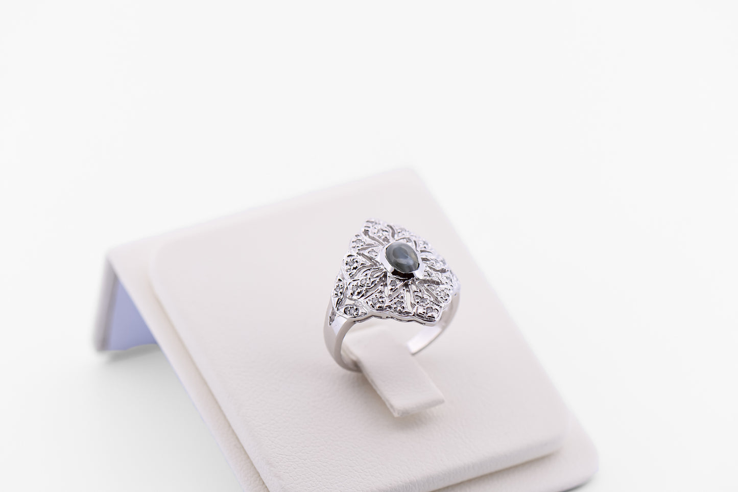 Cat's Eye Alexandrite Ring with White Gold & Diamond Filigree