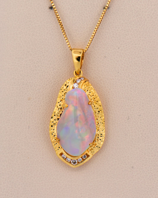 Clamshell Crystal Opal Pendant in Yellow Gold Australian