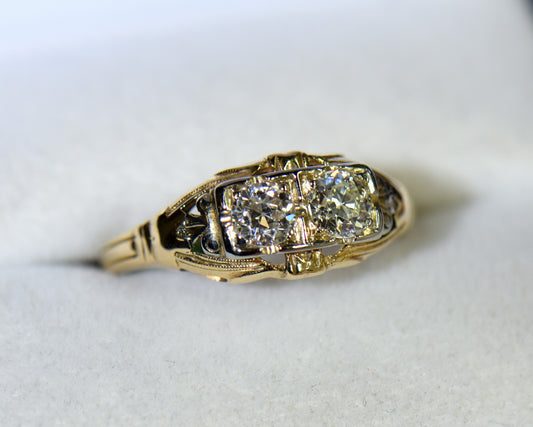 Art Deco Diamond 2-Stone Ring in Yellow Gold Filigree