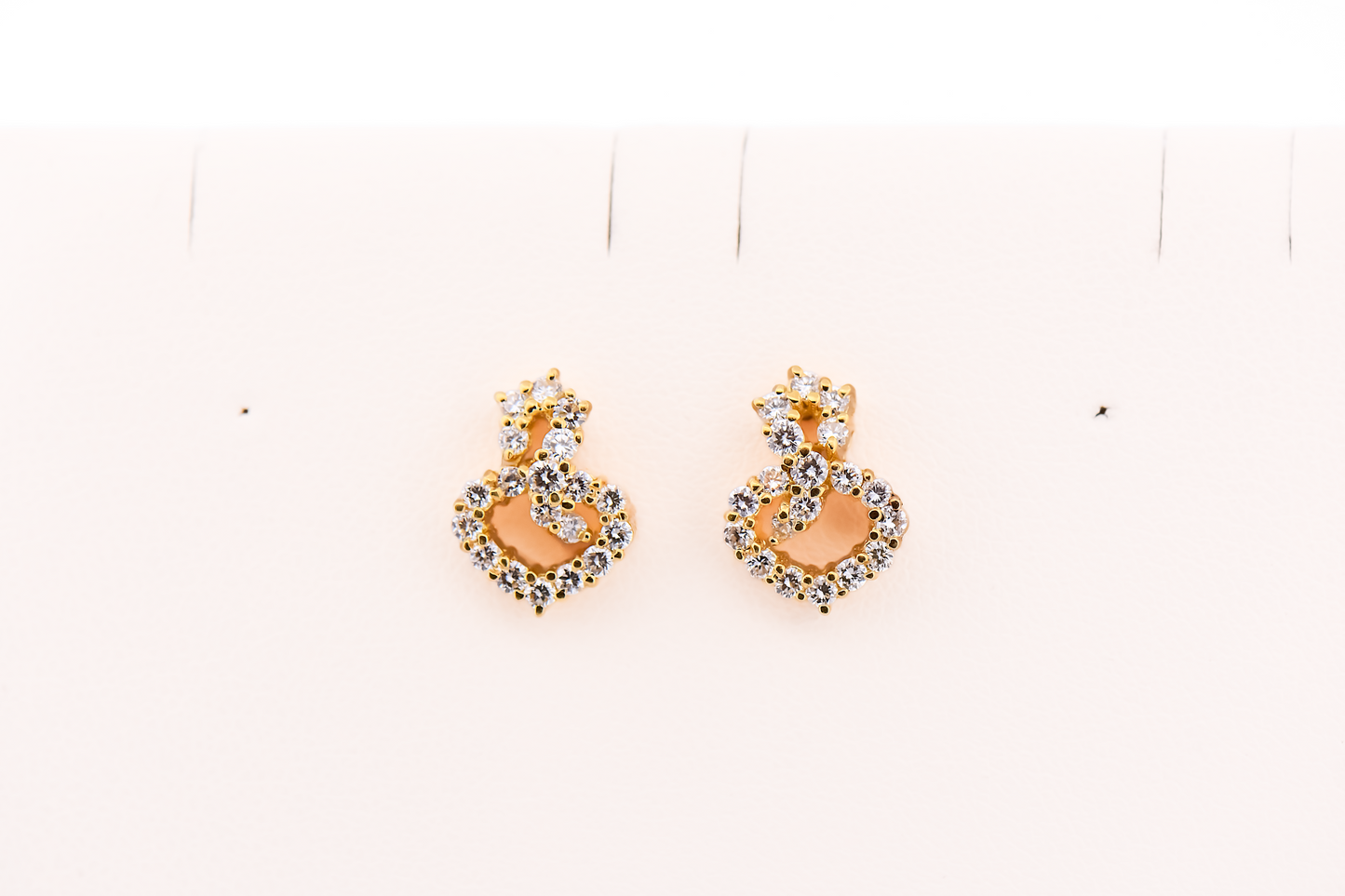 Estate 18k Yellow Gold & Diamond Cluster Stud Earrings