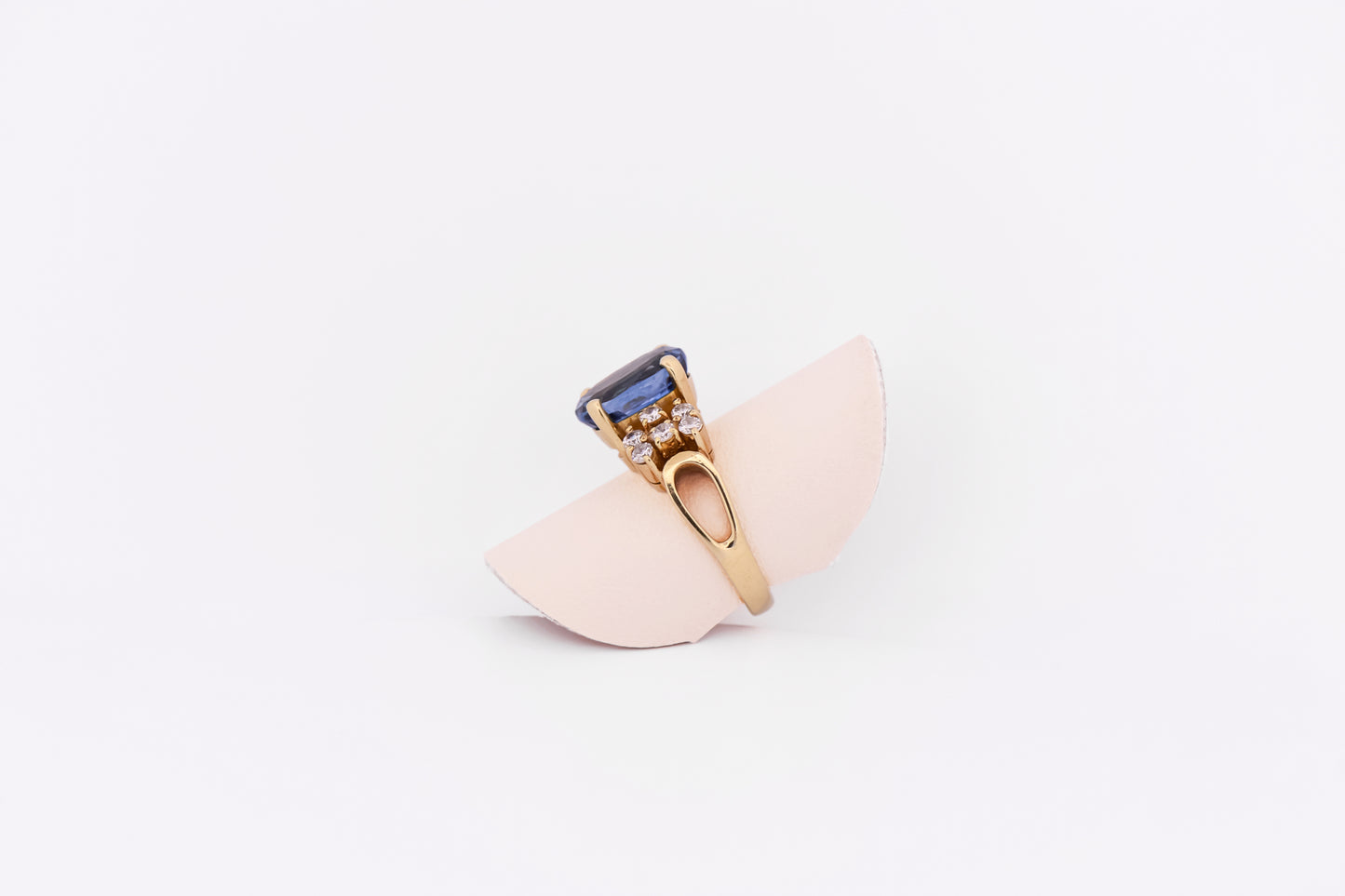 Estate 3.5ct Sapphire & Diamond Ring in 18k Yellow Gold