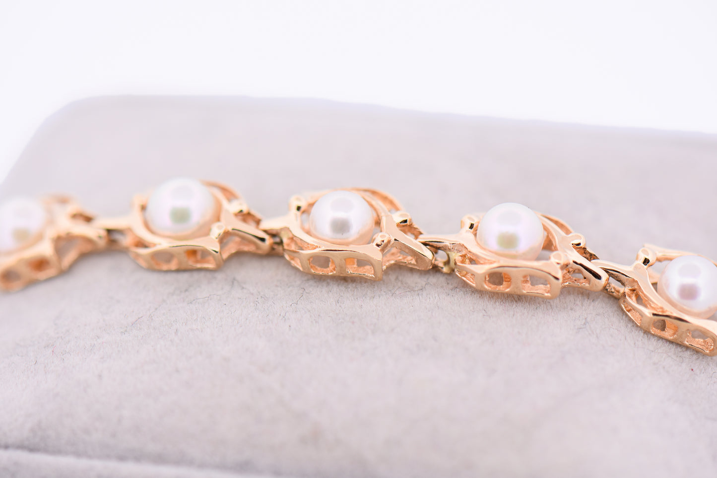 Estate Akoya Pearl Bracelet in 14k Yellow Gold