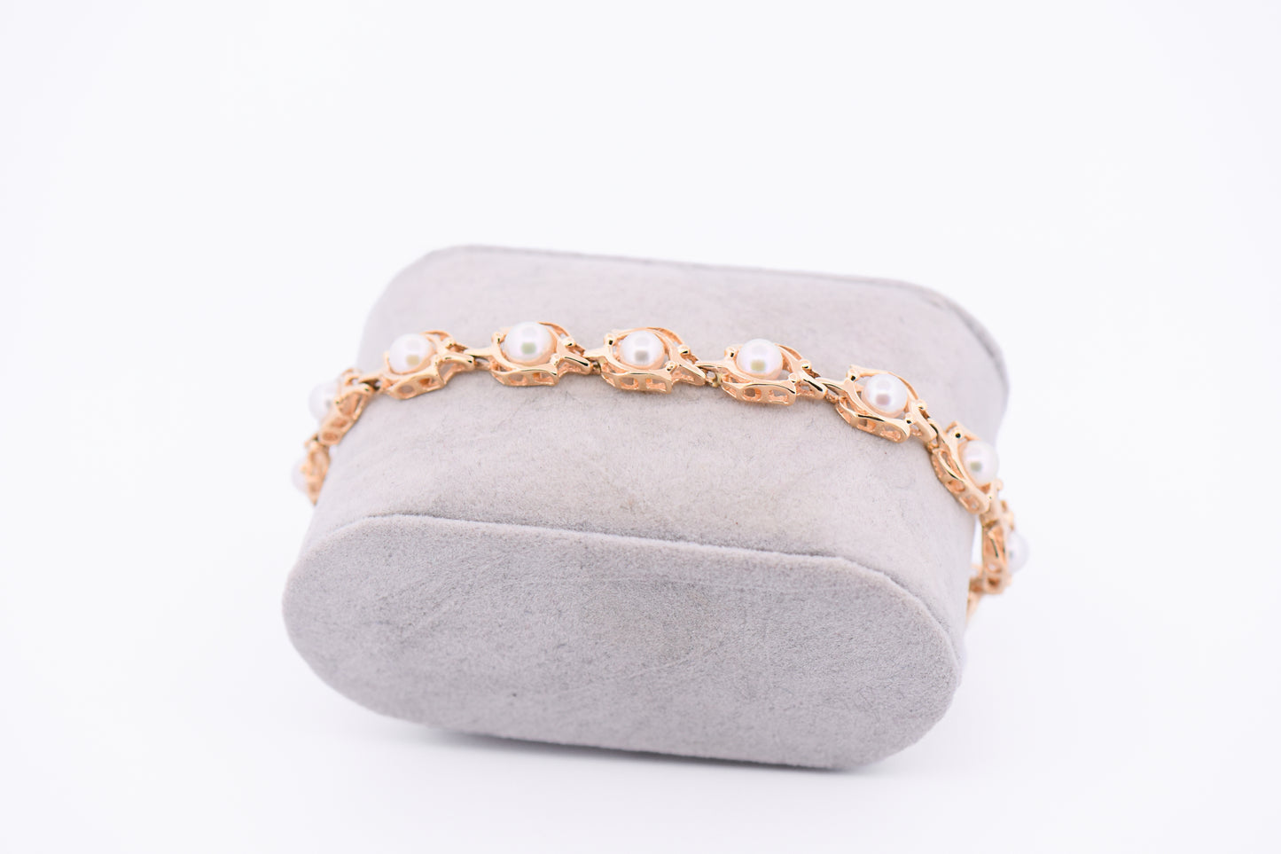 Estate Akoya Pearl Bracelet in 14k Yellow Gold