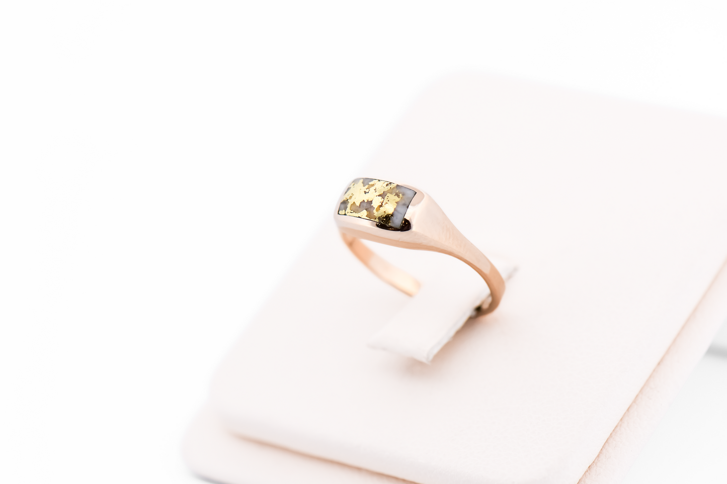 Estate Gold-in-Quartz Inlaid Ring in 14k Yellow Gold