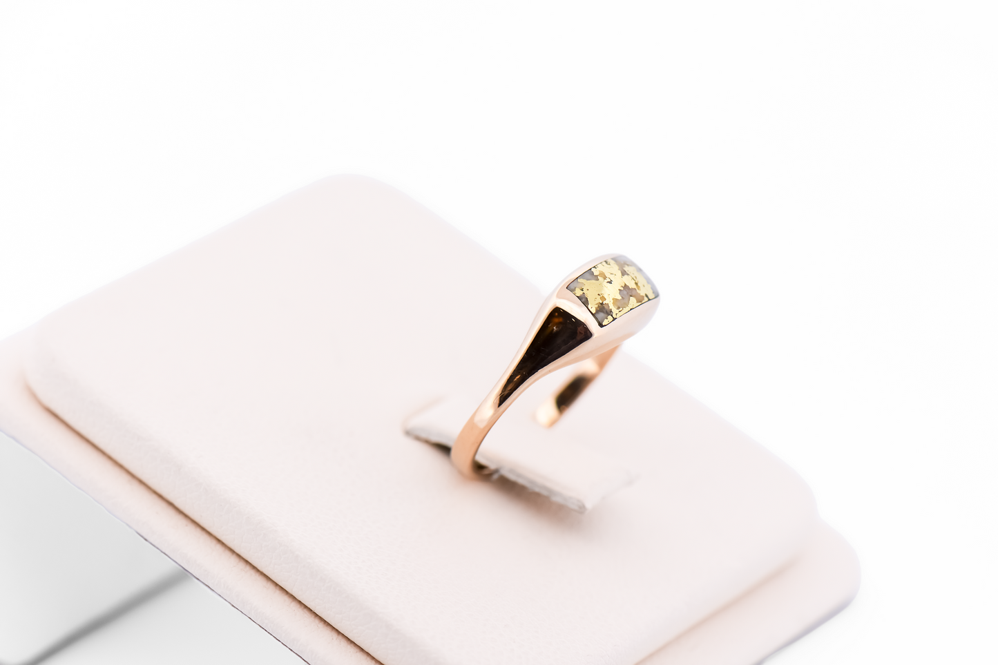 Estate Gold-in-Quartz Inlaid Ring in 14k Yellow Gold