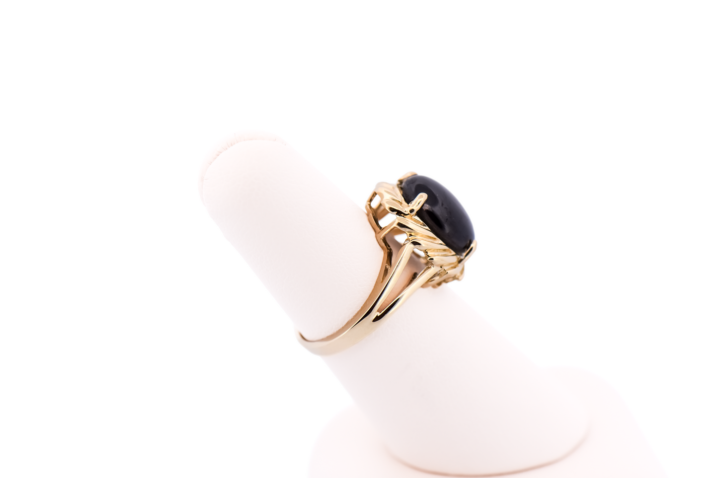 Estate Ladies Ring with Black Star Sapphire in Yellow Gold