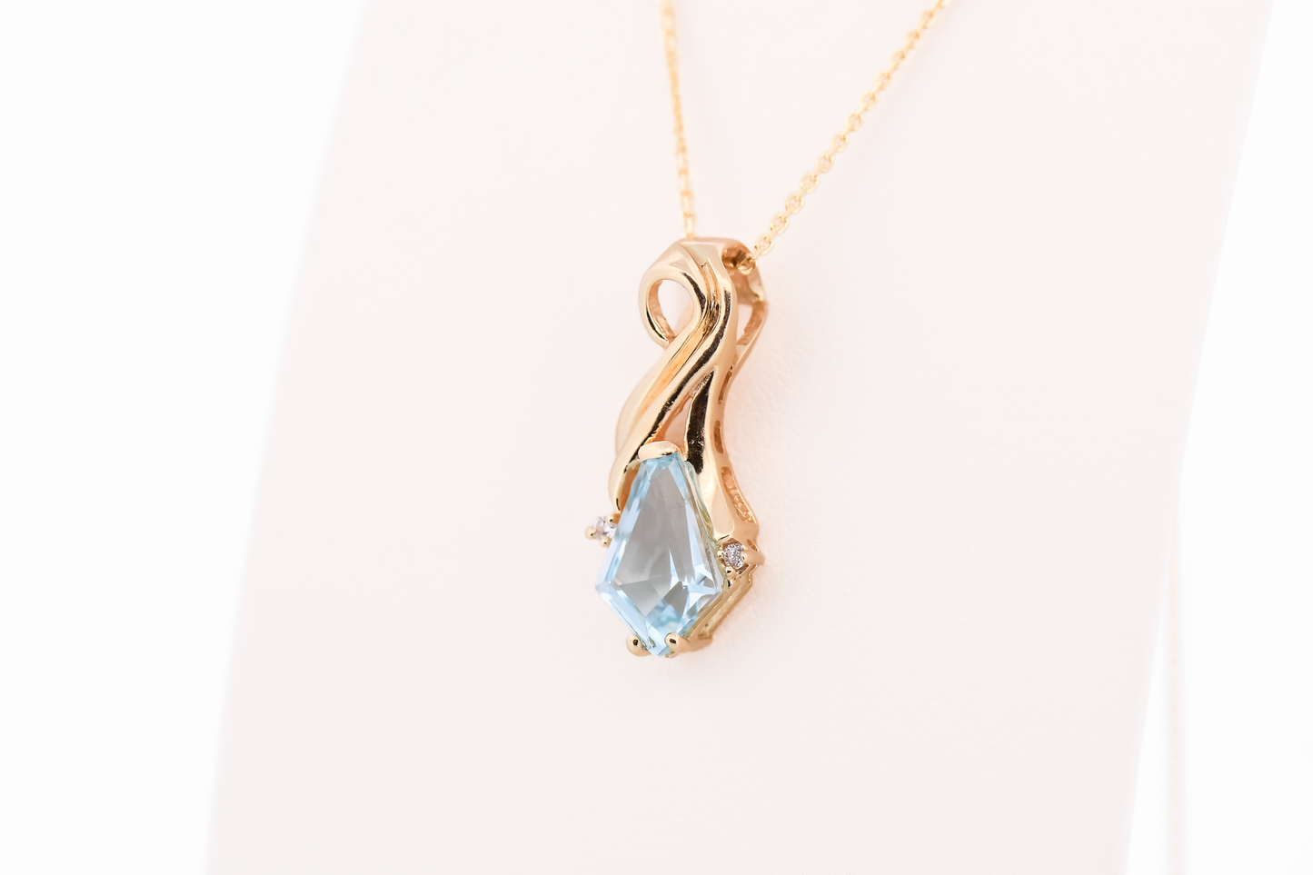 Estate Modern Swirly Gold Pendant with Kite Blue Topaz & Diamonds