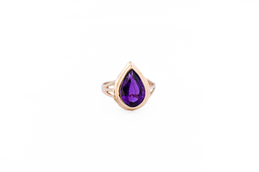 Estate Pear Shaped Amethyst Ring in 14k Yellow Gold Bezel