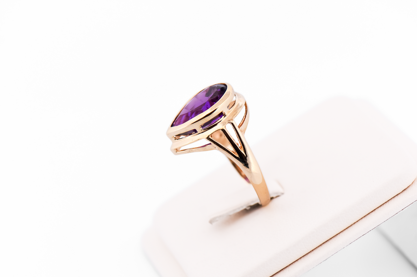Estate Pear Shaped Amethyst Ring in 14k Yellow Gold Bezel