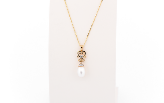 Estate White Freshwater Pearl & Diamond Drop Pendant in Yellow Gold