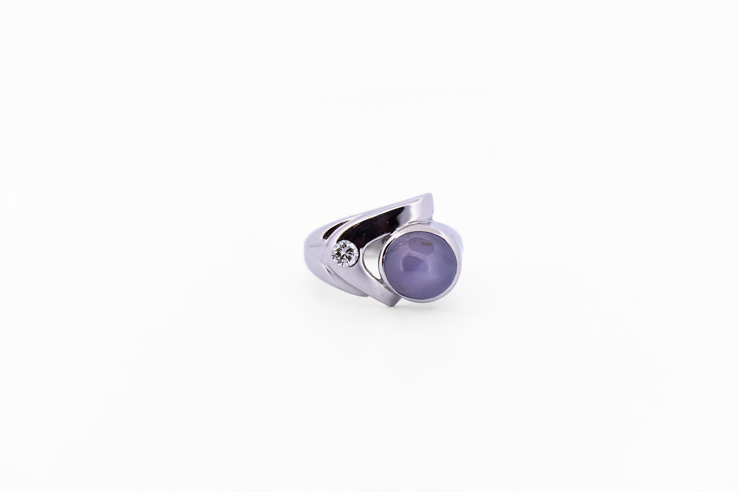 Exceptional Natural Purple Star Sapphire set in Wide 18k Ring