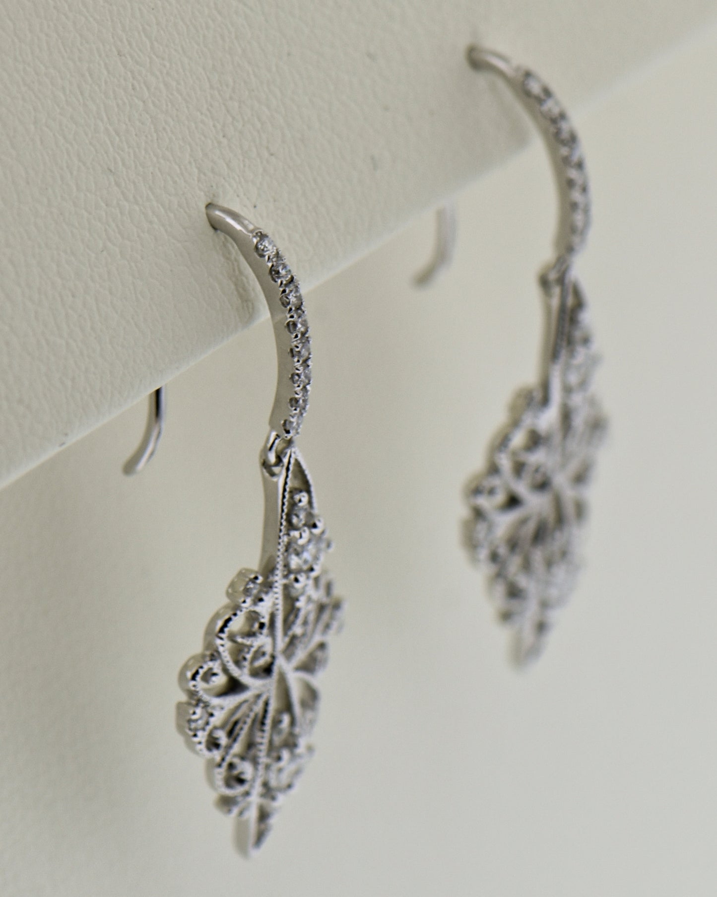 Deco-Inspired 18k White Gold Diamond Filigree Dangle Earrings