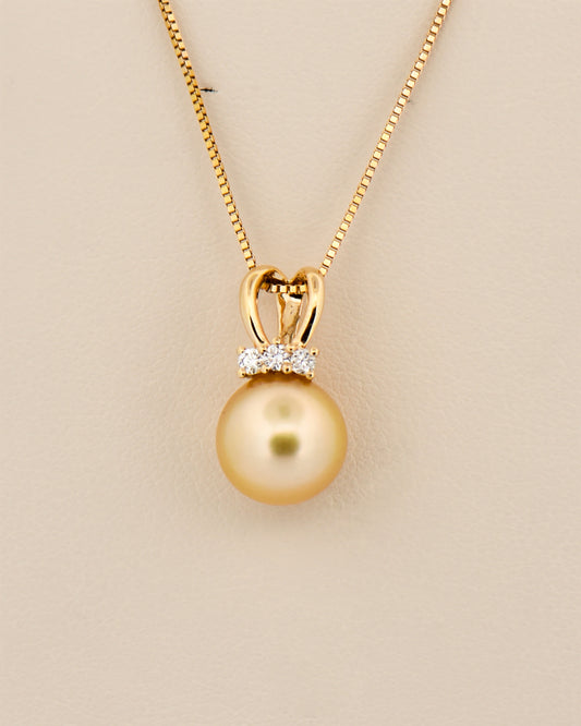 Golden South Seas Pearl Pendant in Yellow Gold