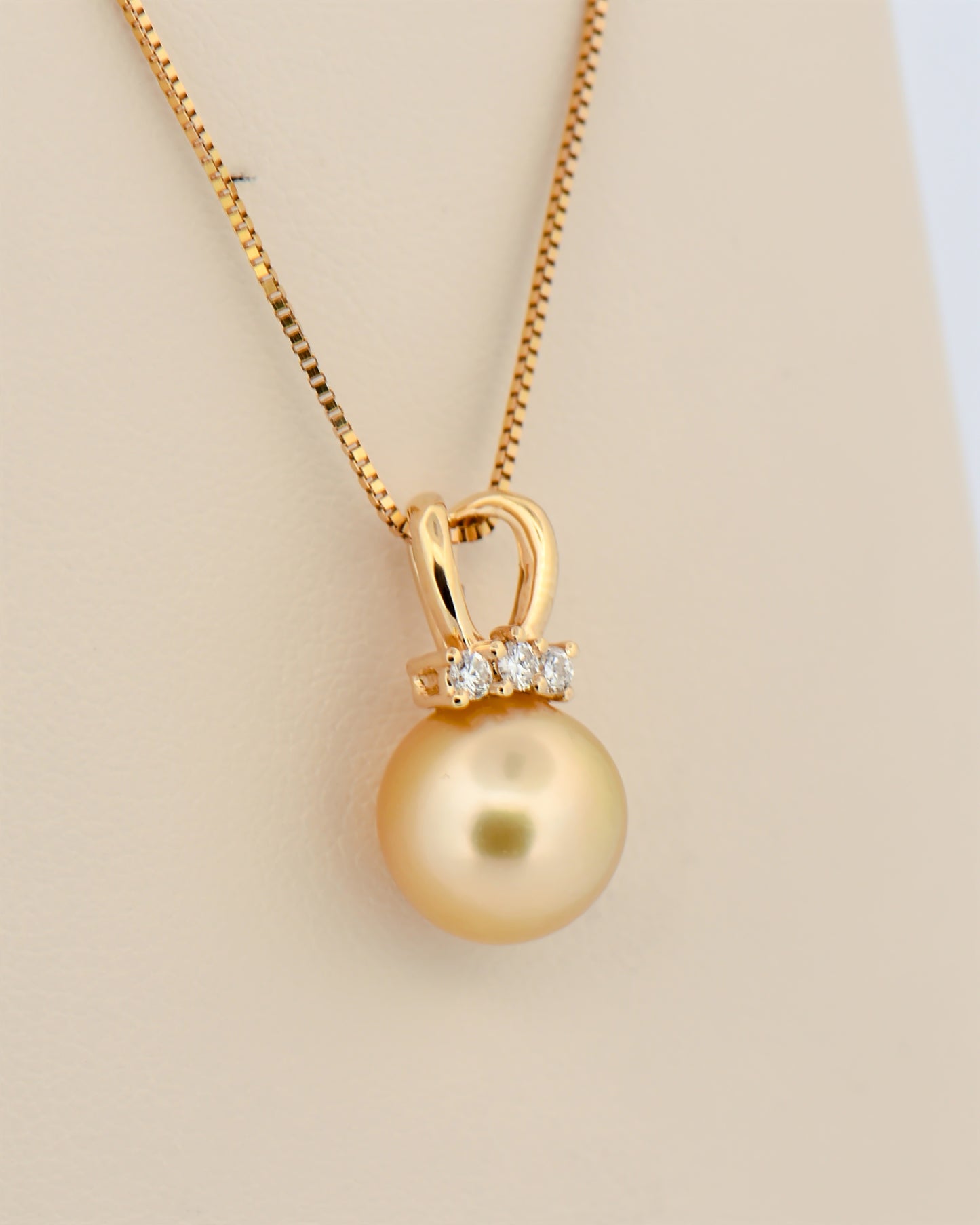 Golden South Seas Pearl Pendant in Yellow Gold