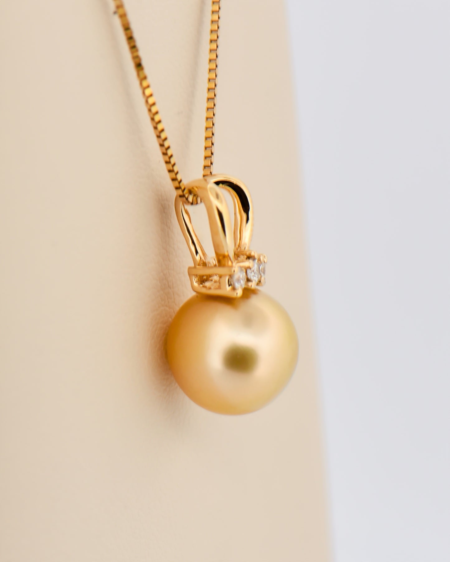 Golden South Seas Pearl Pendant in Yellow Gold