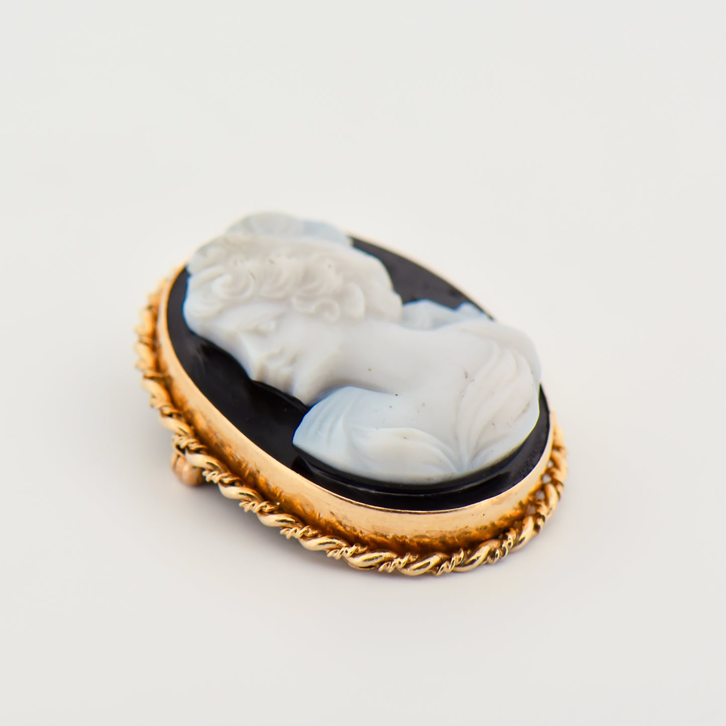 Hardstone Cameo Pin-Pendant in Yellow Gold