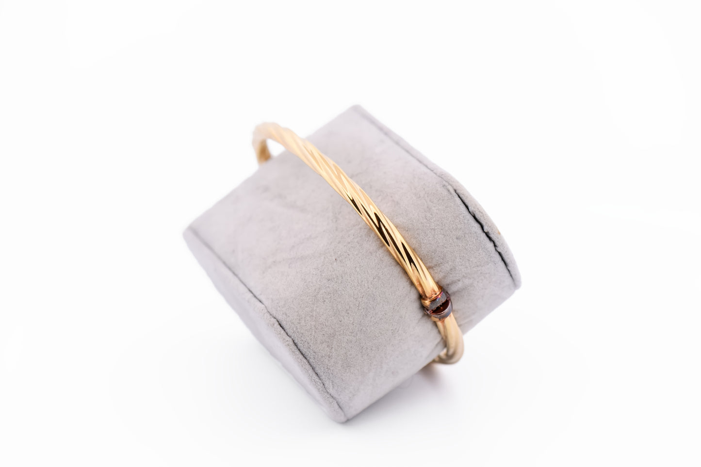 Hollow Hinged Gold Bangle Bracelet in Yellow Gold