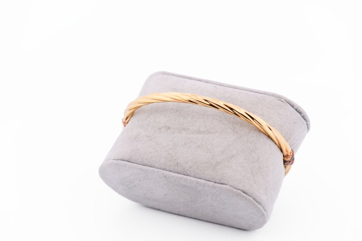 Hollow Hinged Gold Bangle Bracelet in Yellow Gold