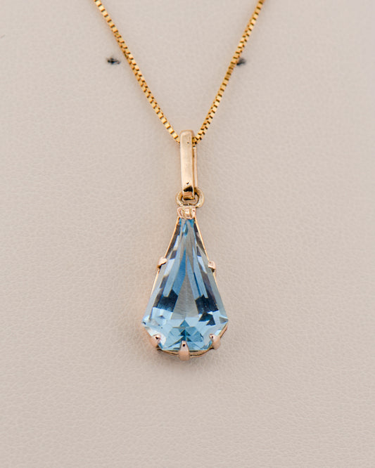 Kite Aquamarine Solitaire Pendant in Yellow Gold