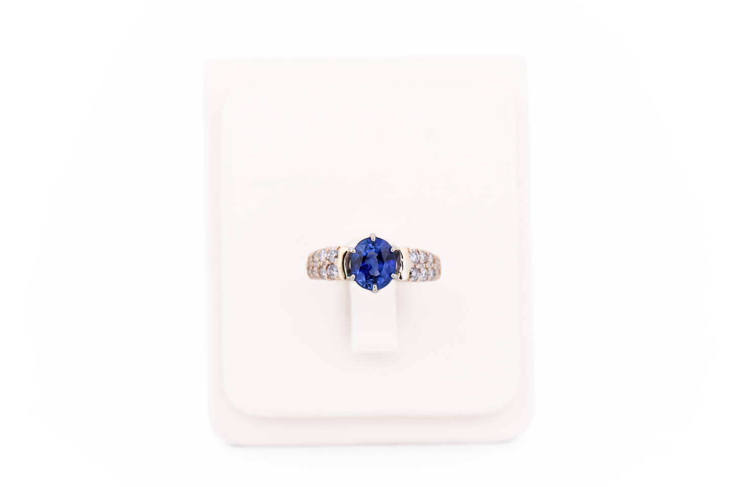 Luxurious 2.5ct Blue Ceylon Sapphire & Diamond Ring - Low Profile