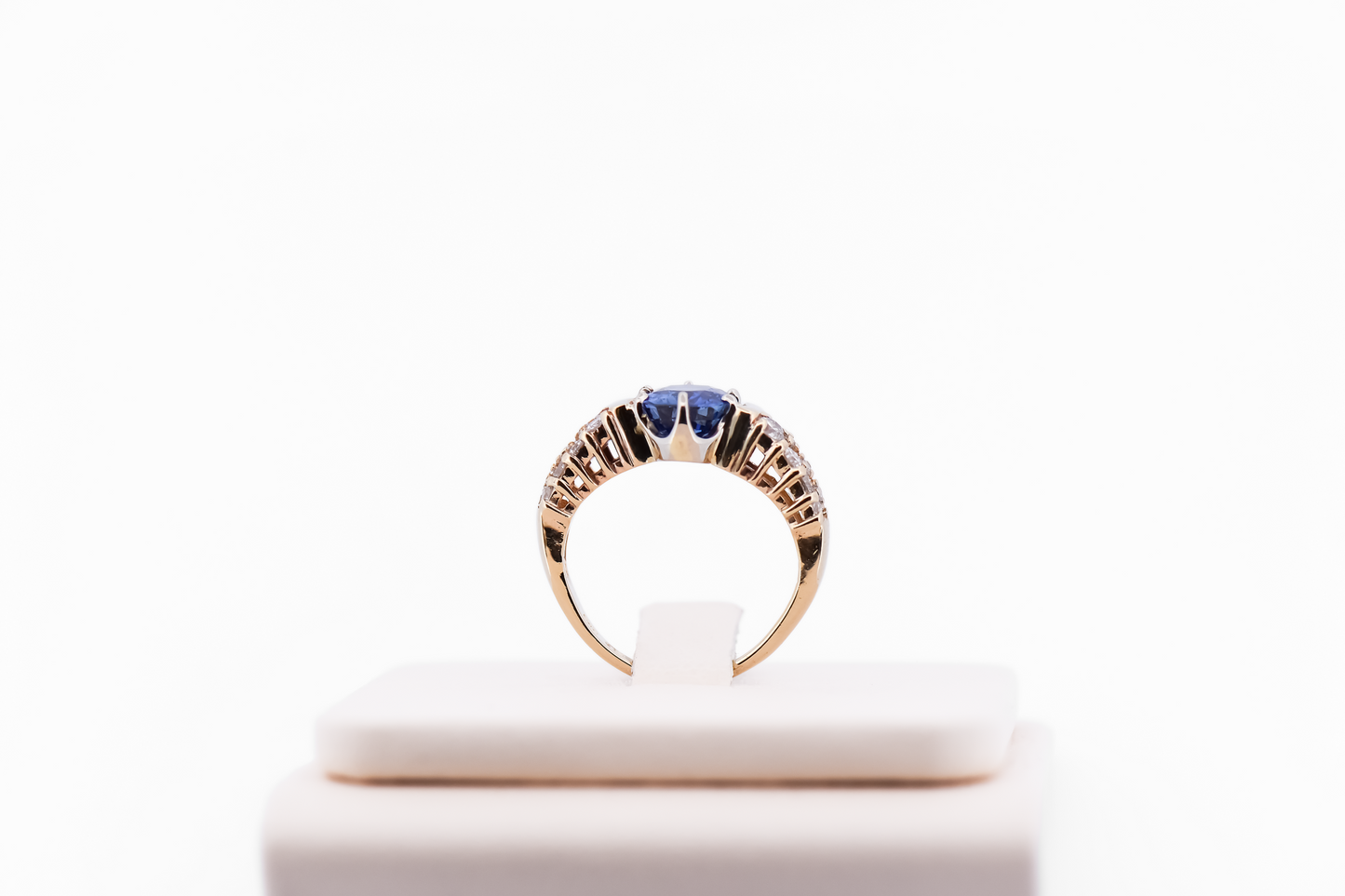 Luxurious 2.5ct Blue Ceylon Sapphire & Diamond Ring - Low Profile