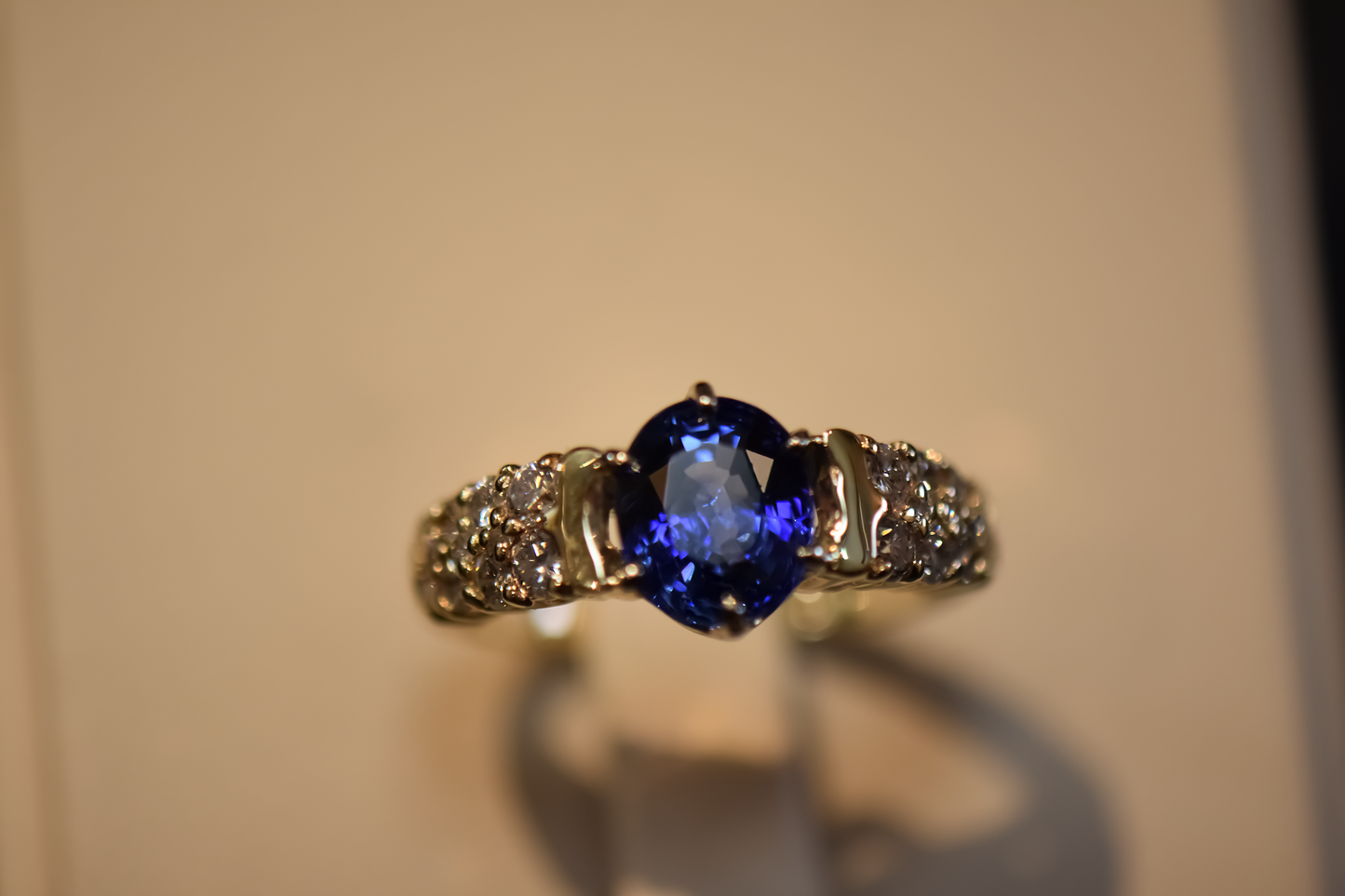 Luxurious 2.5ct Blue Ceylon Sapphire & Diamond Ring - Low Profile
