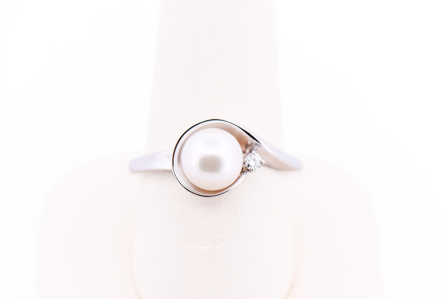 Mid-Century White Gold Swirl Ring with Akoya Pearl & Diamond