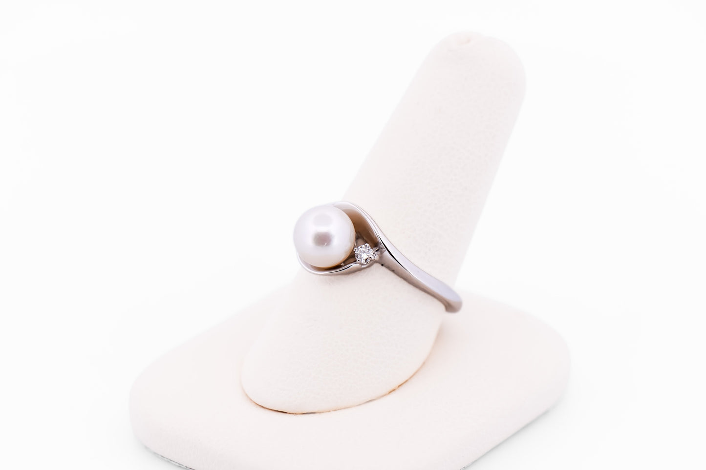 Mid-Century White Gold Swirl Ring with Akoya Pearl & Diamond