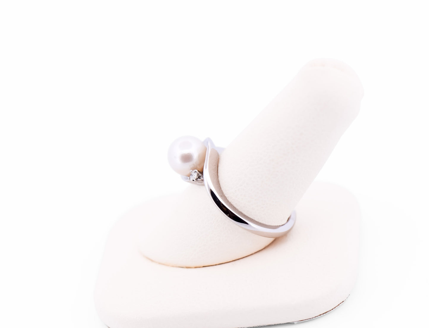 Mid-Century White Gold Swirl Ring with Akoya Pearl & Diamond
