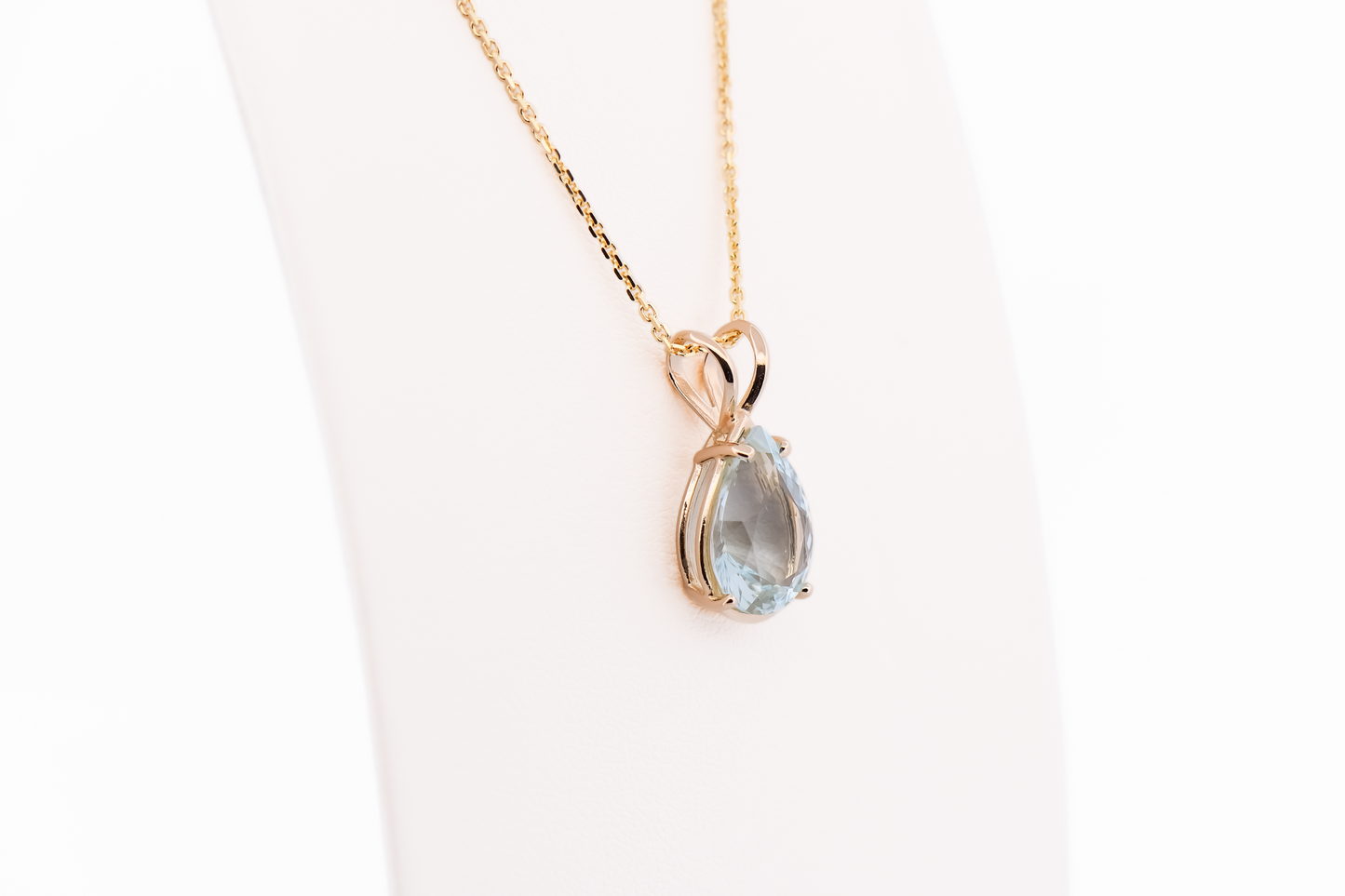 Pear Shape Aquamarine Solitaire Pendant in 14k Yellow Gold