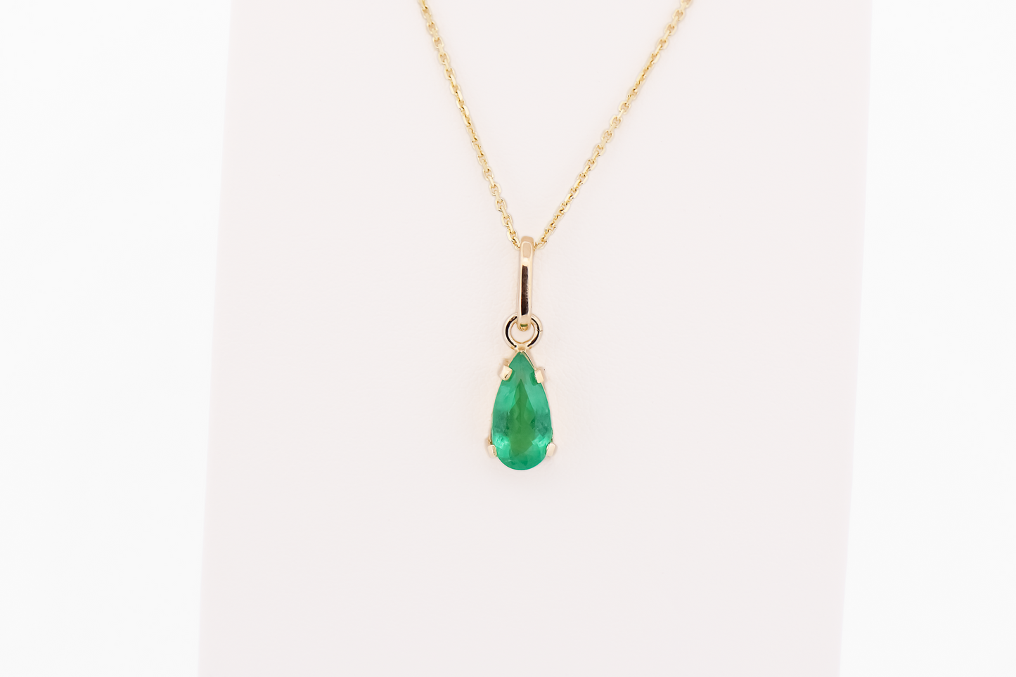Pear Shape Colombian Emerald Solitaire Pendant in 18k Yellow Gold