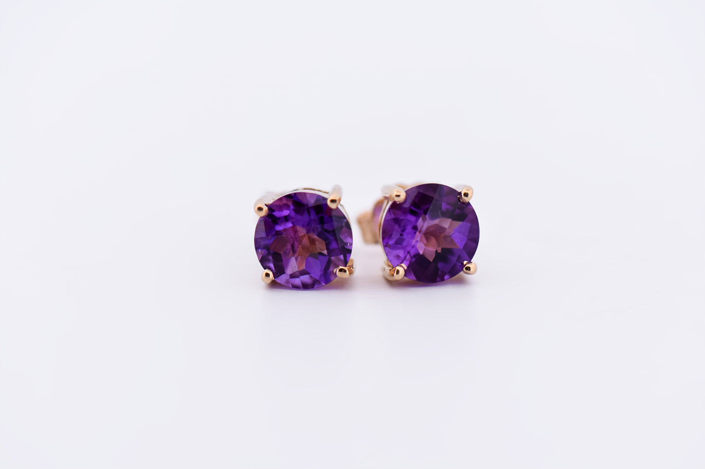 Round Amethyst Stud Earrings in Yellow Gold