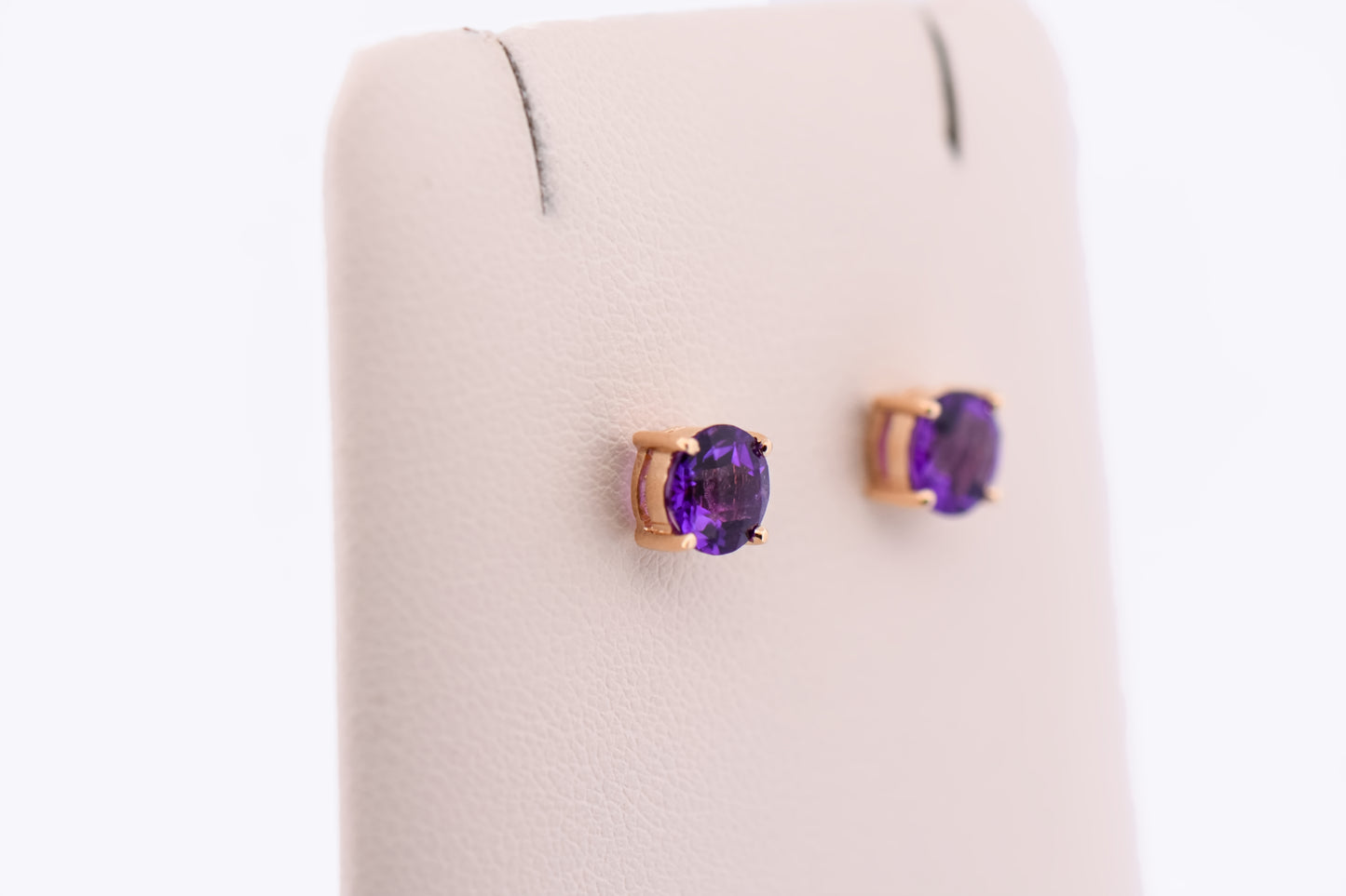 Round Amethyst Stud Earrings in Yellow Gold