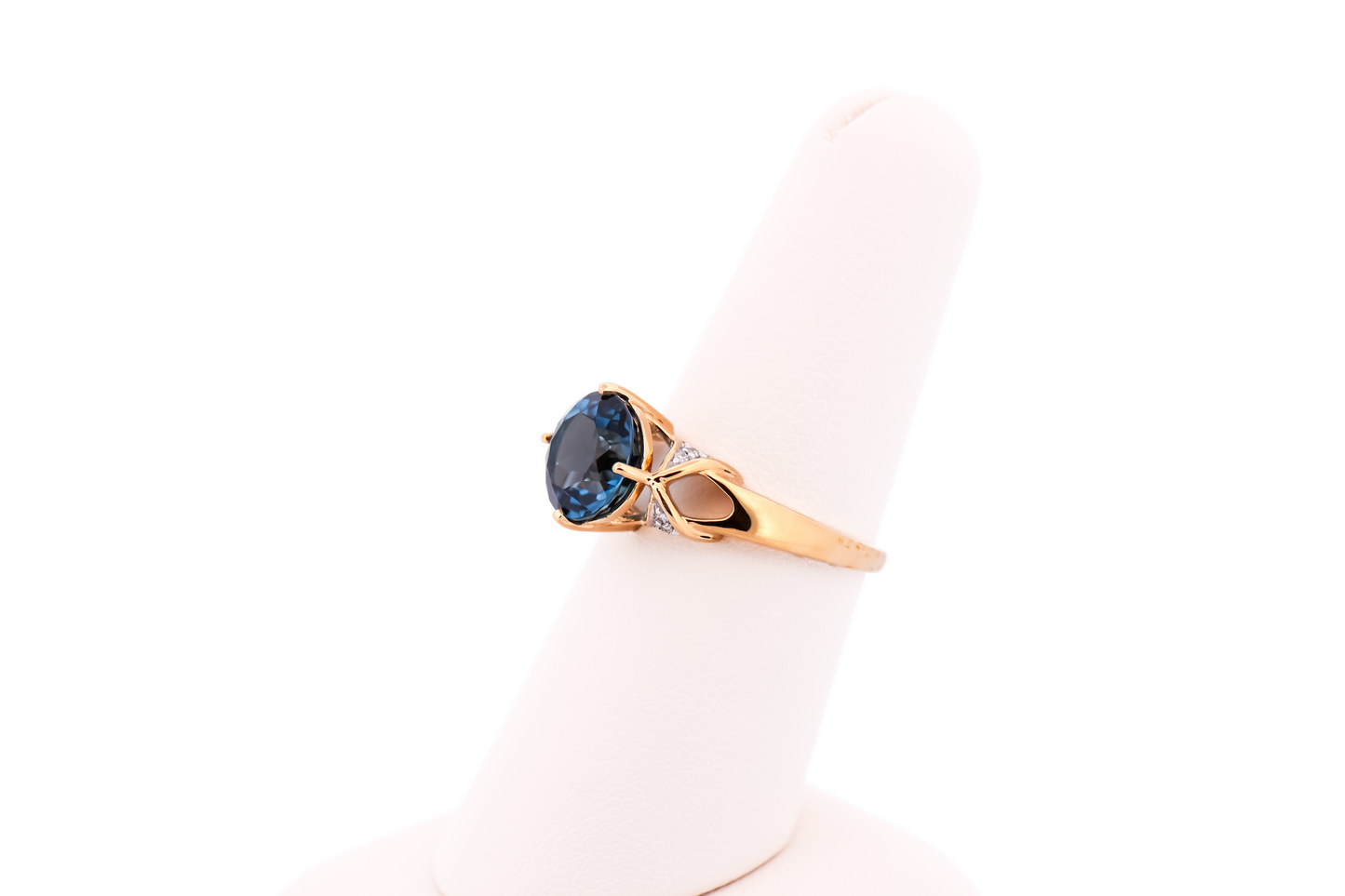 Round London Blue Topaz Ring in Yellow Gold