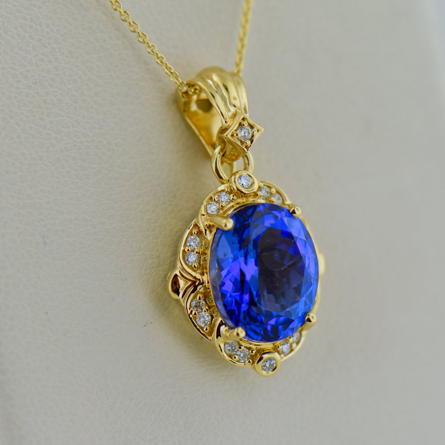 Estate Chromia 18k Gold & AAA Tanzanite Pendant