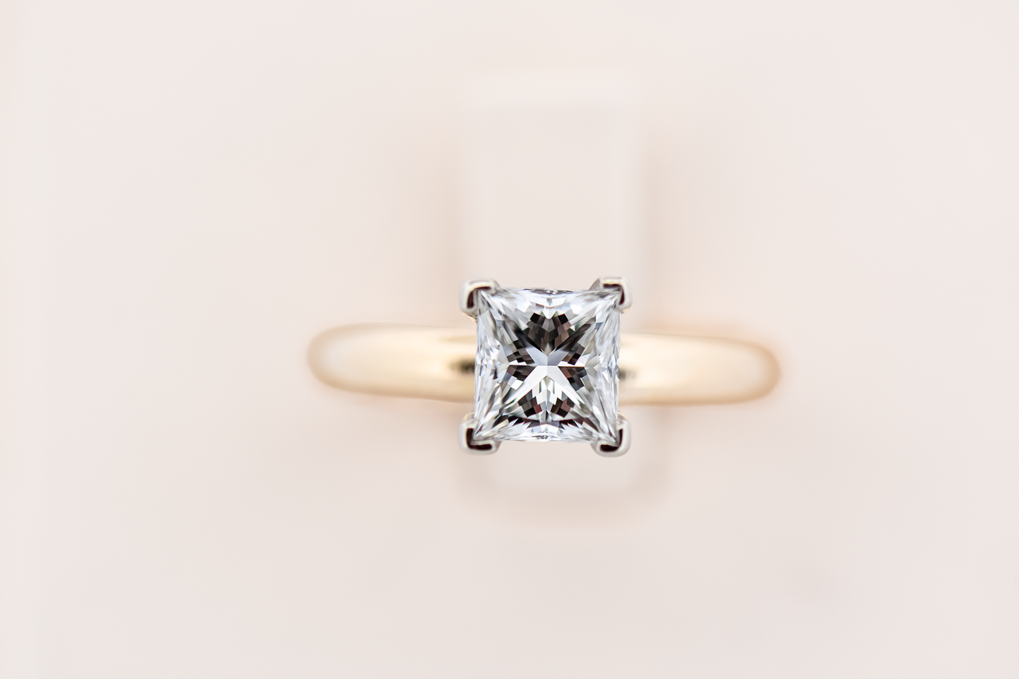 Top Quality 1ct Princess Cut Diamond Solitaire Engagement Ring in Yellow Gold