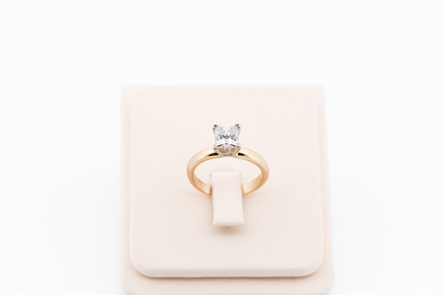 Top Quality 1ct Princess Cut Diamond Solitaire Engagement Ring in Yellow Gold