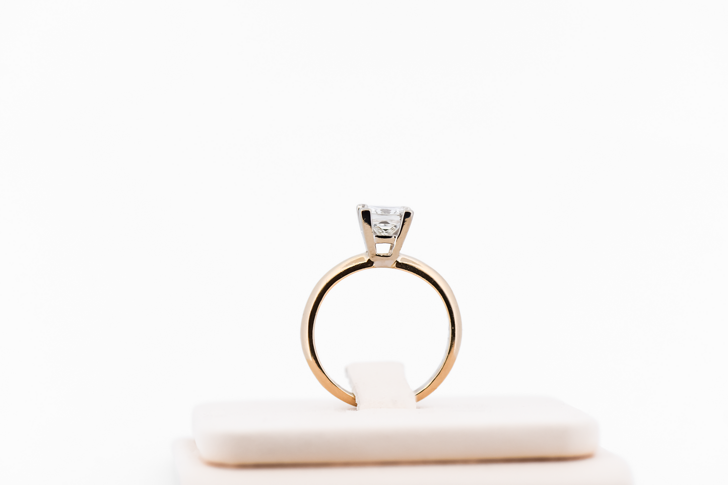 Top Quality 1ct Princess Cut Diamond Solitaire Engagement Ring in Yellow Gold