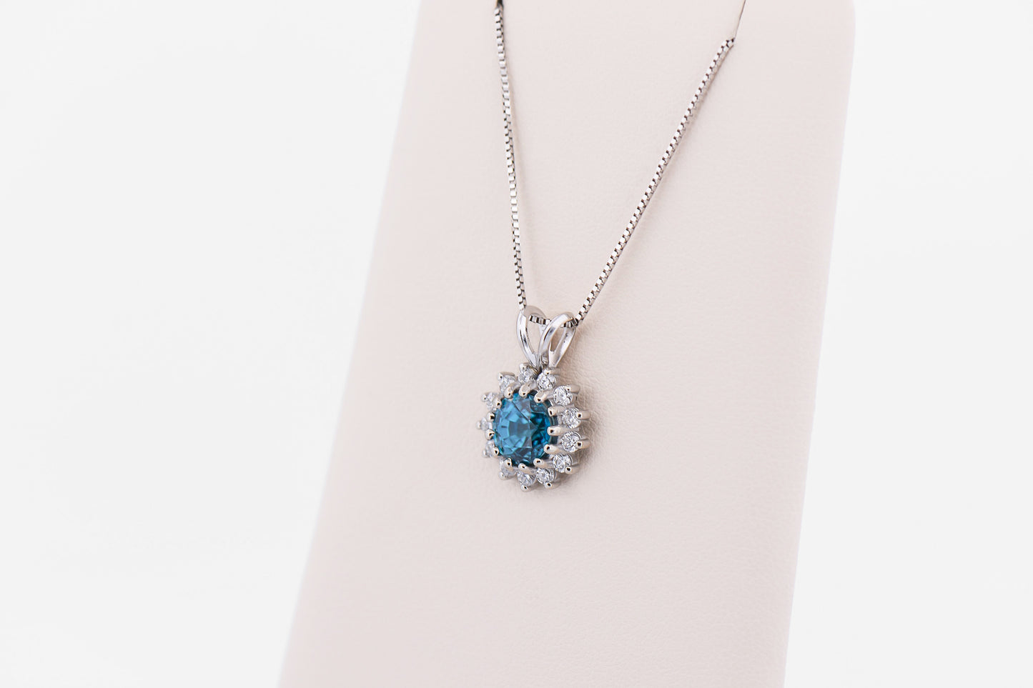 Top Quality Natural Blue Zircon Pendant with Diamond Halo