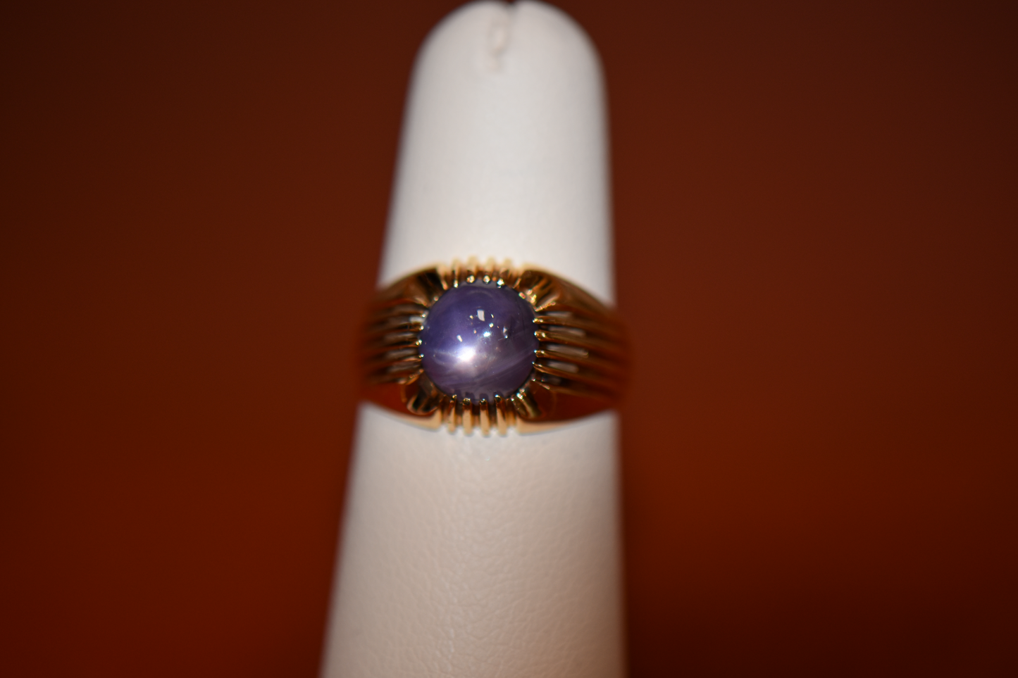 Vintage Unisex 18k Yellow Gold Ring with Purple Star Sapphire Cabochon