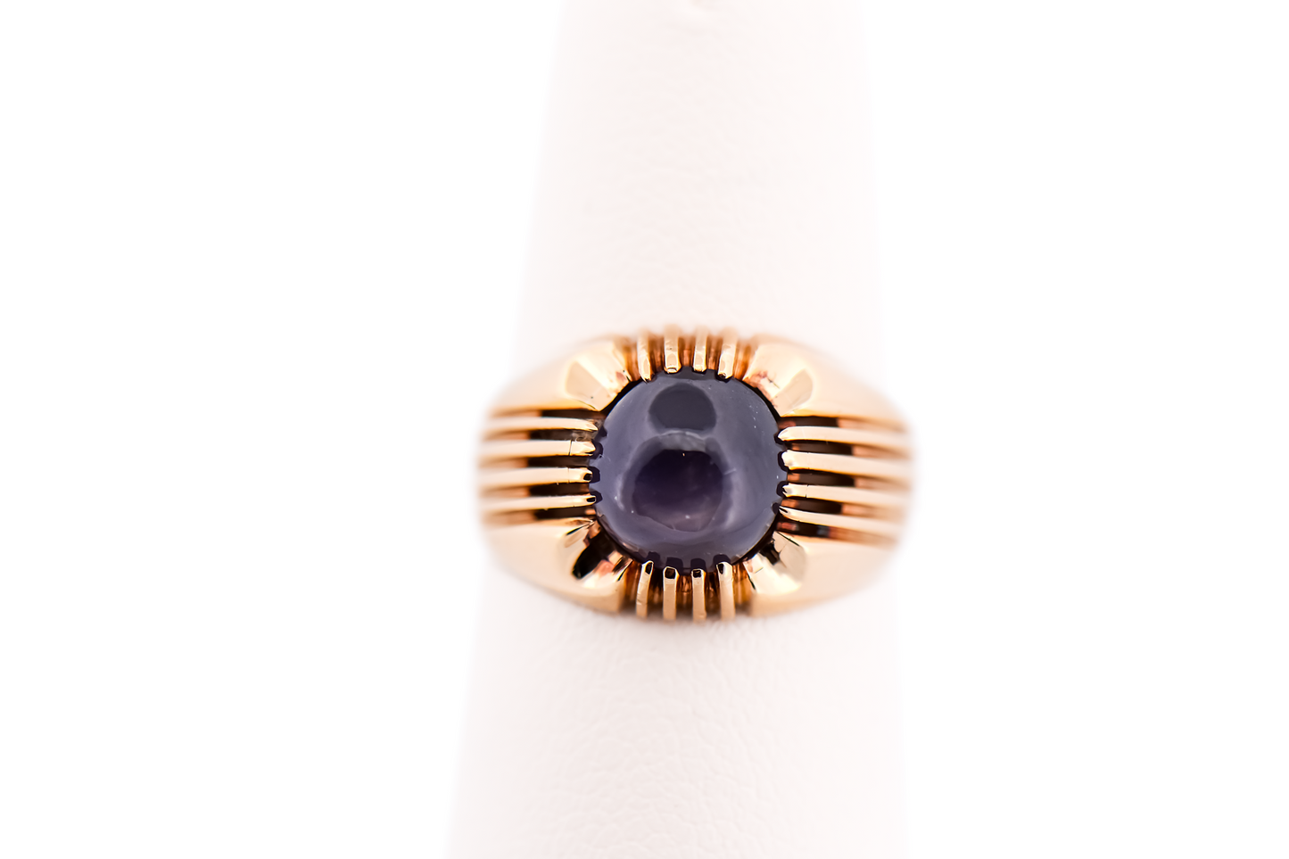 Vintage Unisex 18k Yellow Gold Ring with Purple Star Sapphire Cabochon