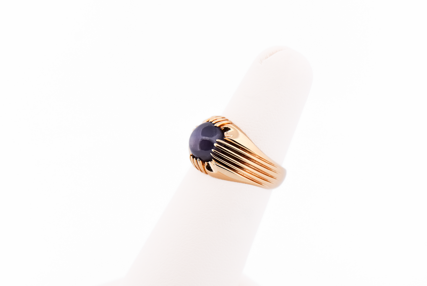Vintage Unisex 18k Yellow Gold Ring with Purple Star Sapphire Cabochon