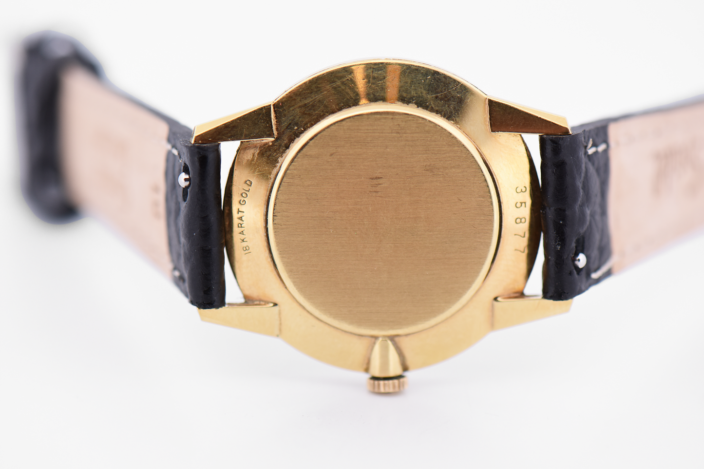 Universal Genève 18k Gold Wristwatch with Embossed Scrollwork Dial
