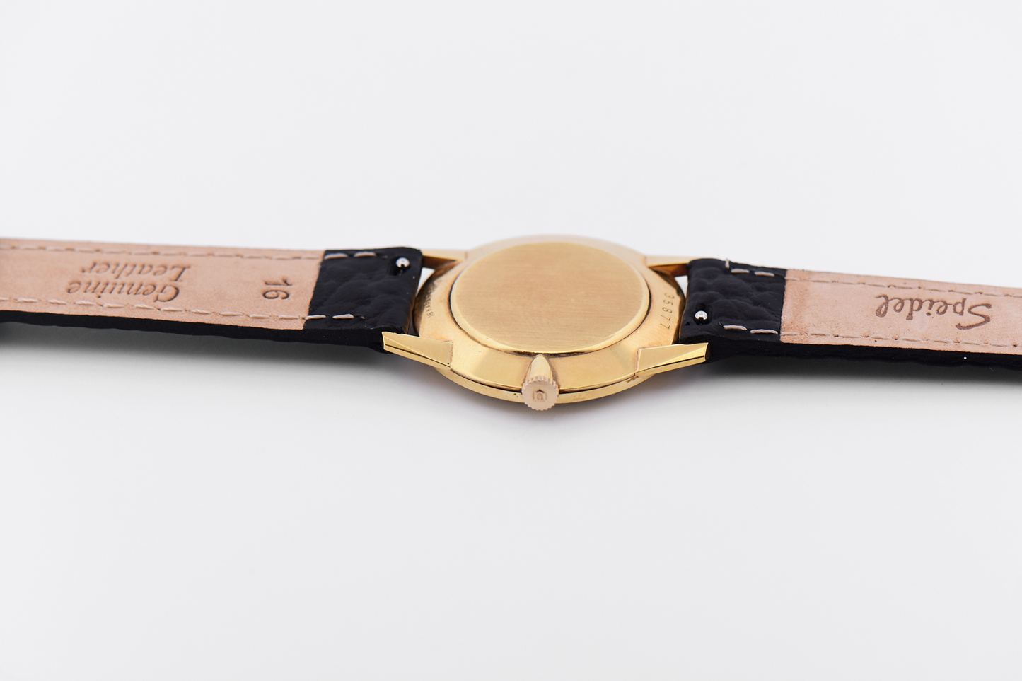 Universal Genève 18k Gold Wristwatch with Embossed Scrollwork Dial