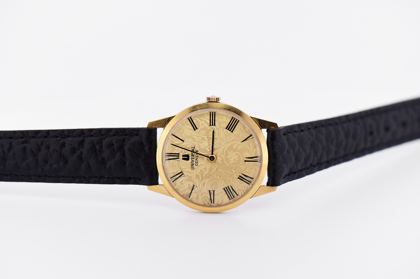 Universal Genève 18k Gold Wristwatch with Embossed Scrollwork Dial