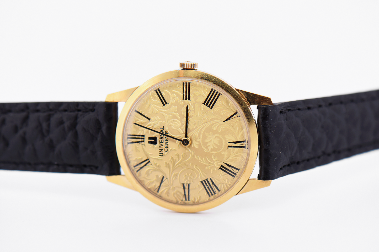 Universal Genève 18k Gold Wristwatch with Embossed Scrollwork Dial