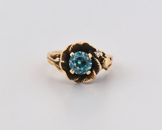 Vintage Blue Zircon Rose Ring in Yellow Gold